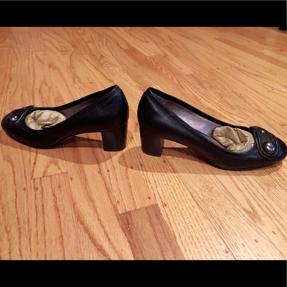 Coach Pump size 6.5 - Picture 4 of 5